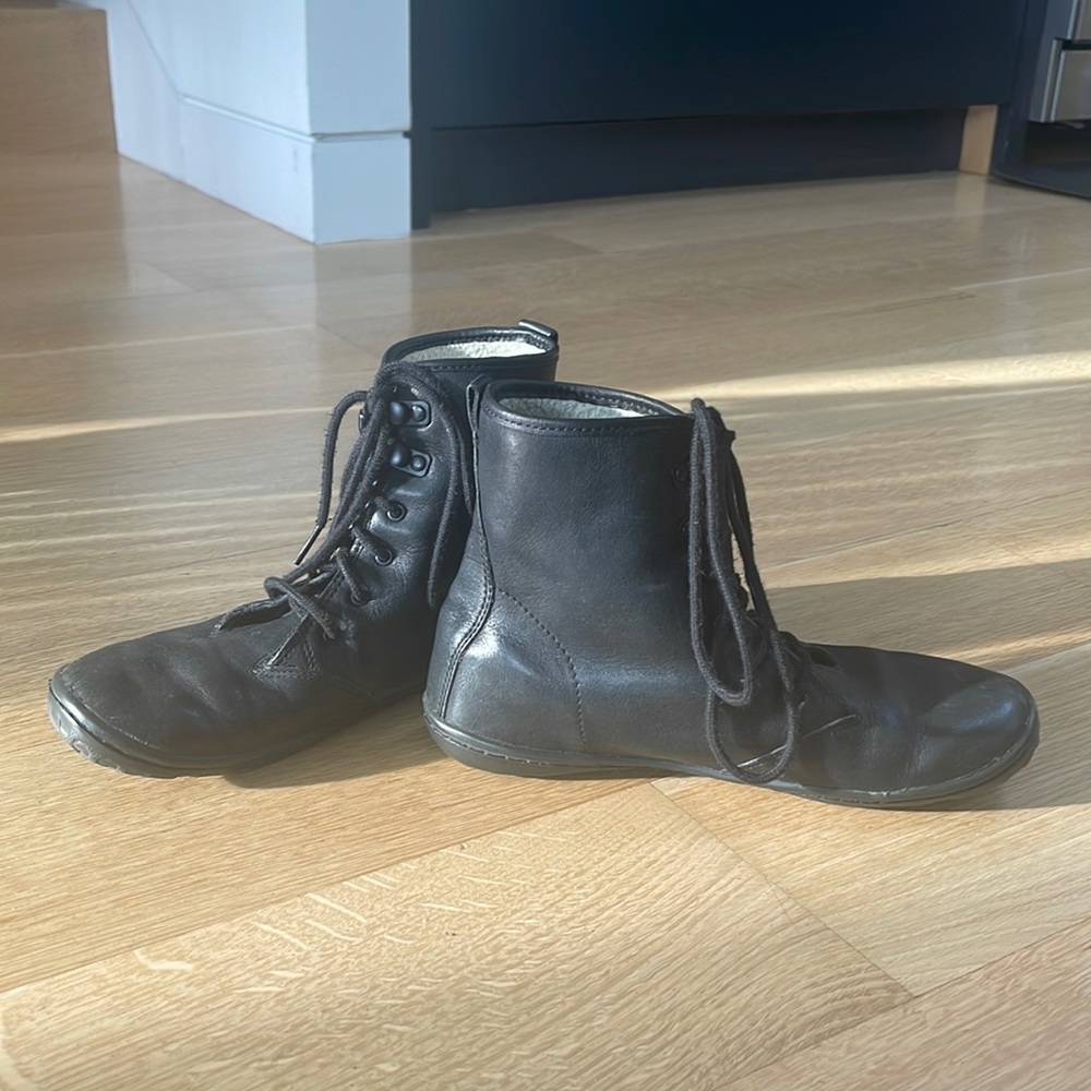 Vivobarefoot Leather Boots- fuzzy lining- soft leather- super comfy